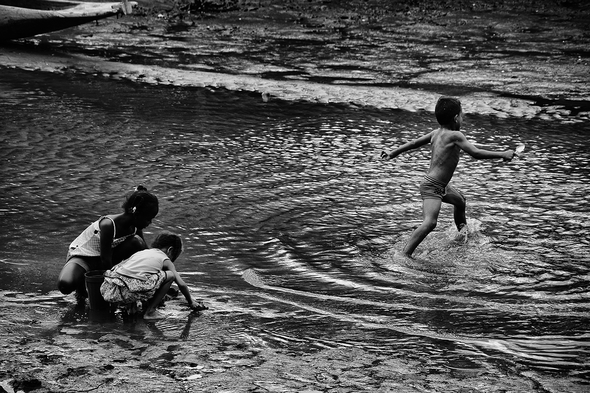 Adobe Portfolio blackandwhite CHILDS playung river