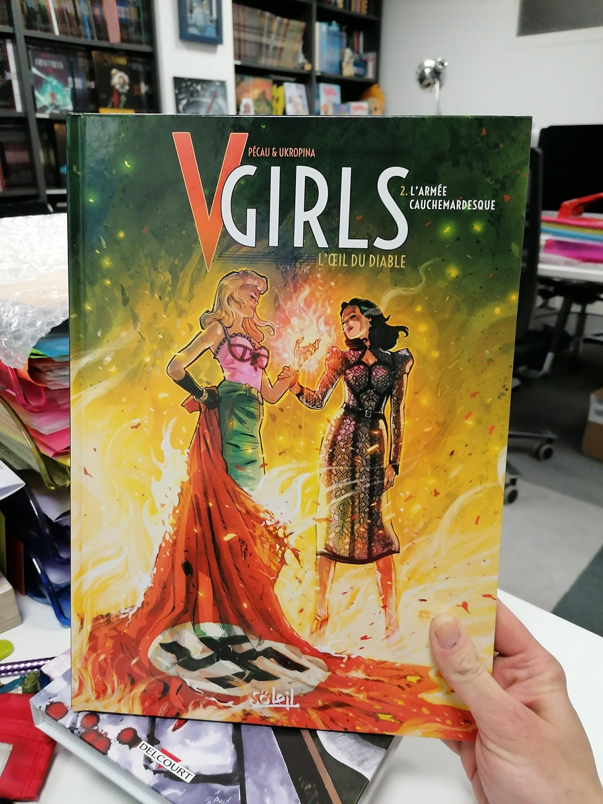 Preview of V GIRLS 2! My comic book (bande dessinée) project! 
