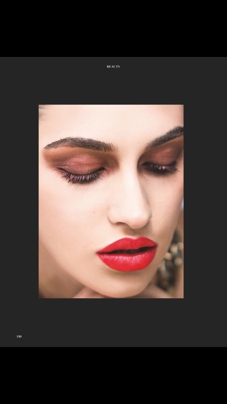 beauty book moda woman editorial red lips