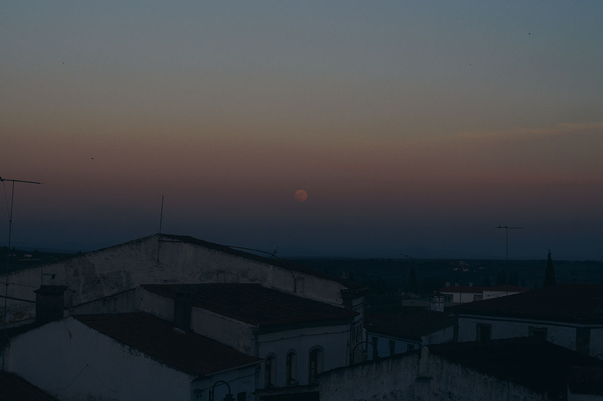 moon sunset winter Portugal colors blue pink