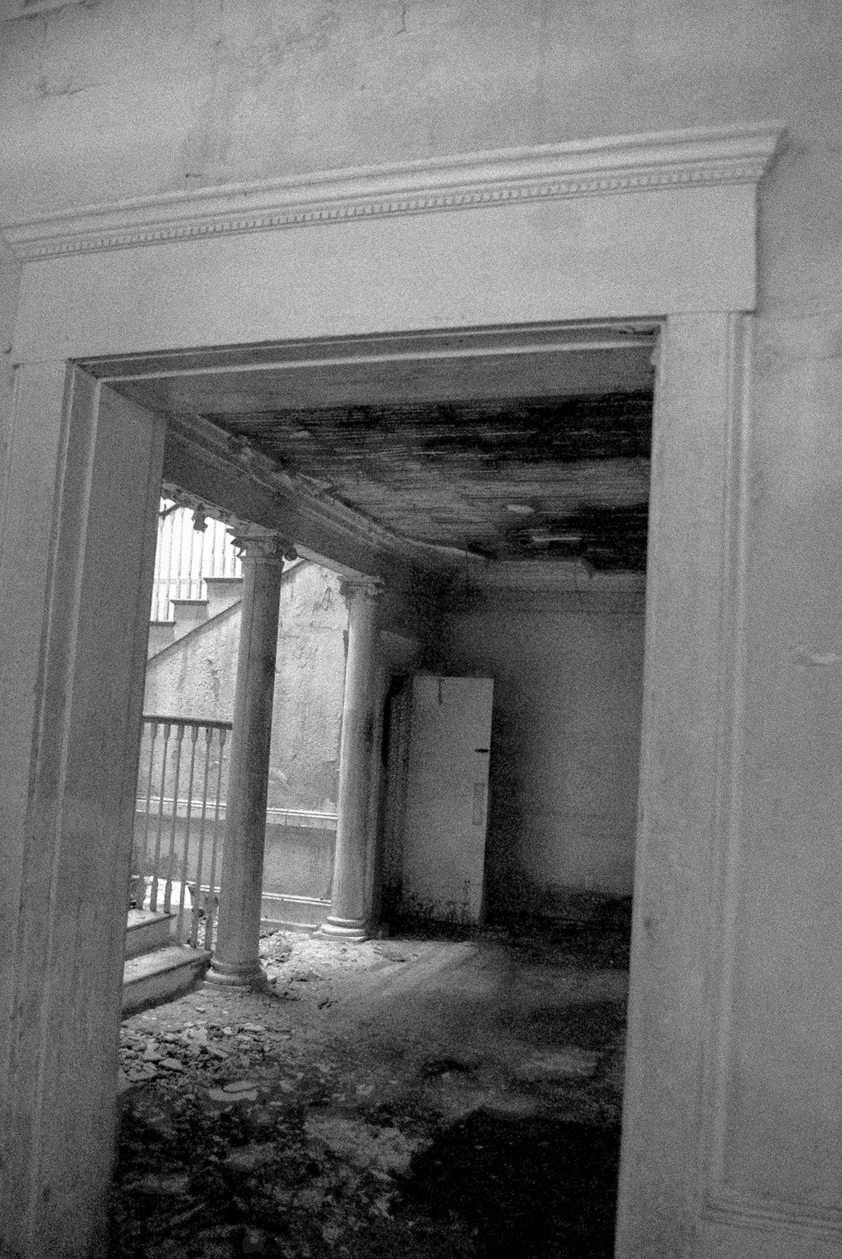 Savannah Georgia Twelve West Oglethorpe haunted house dark photo SCAD