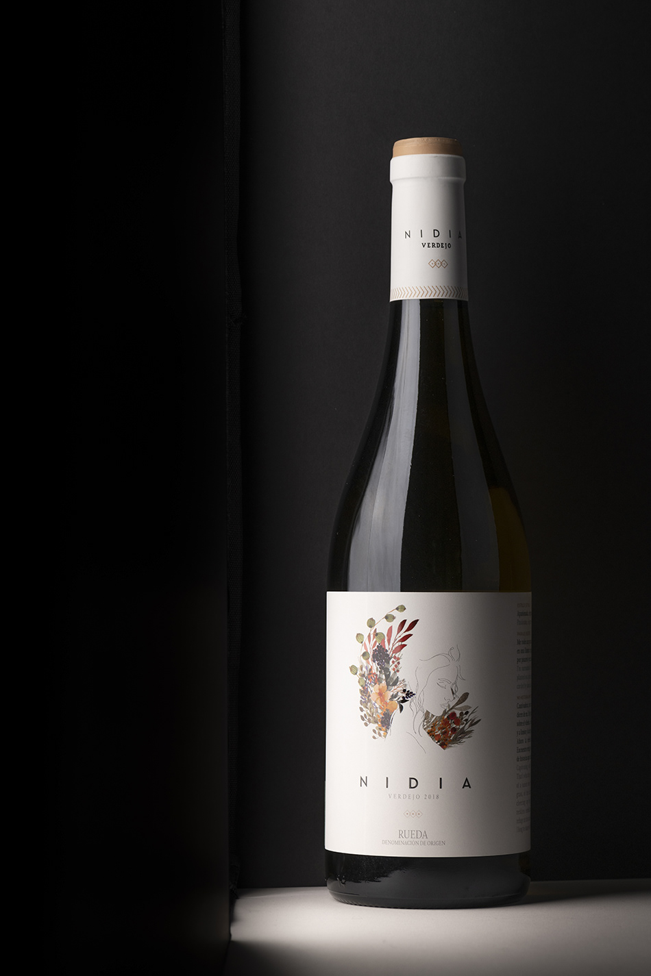 wine Label Labeldesign vino Packaging branding  etiqueta floral minimal mujer