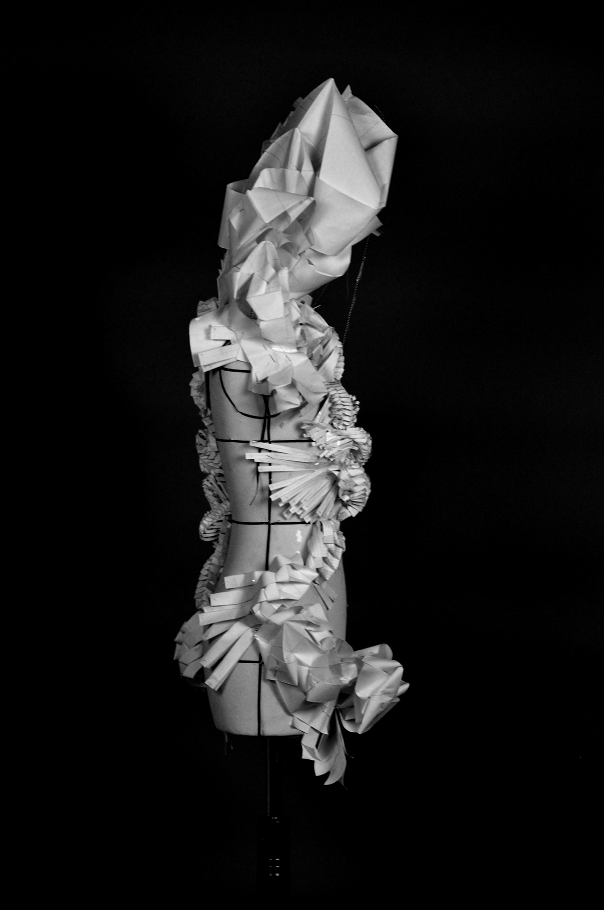 FEYROUZASHOURA SARAHALAGROOBI THEOTHER hautecouture couture sculpture installation Pleats origami  spine anatomy body mirror fractals 3D