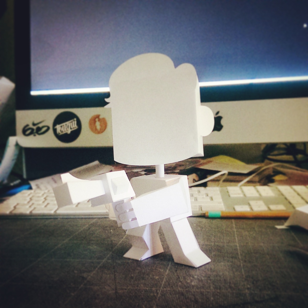 papertoy paper toy child TOUGUI city hunter nickylarson fold cut Glue Hero Retro geek