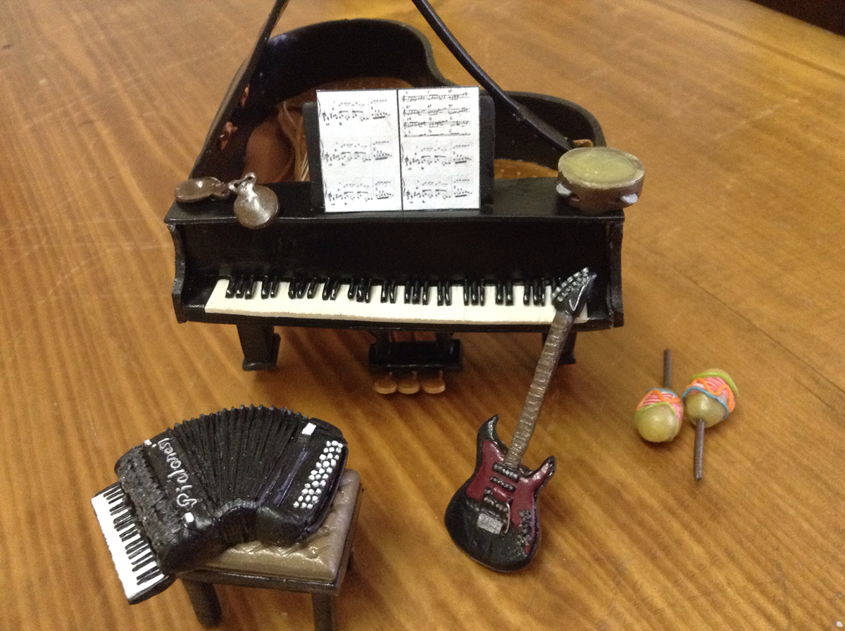 Miniature grand piano pianoforte musica electric guitar