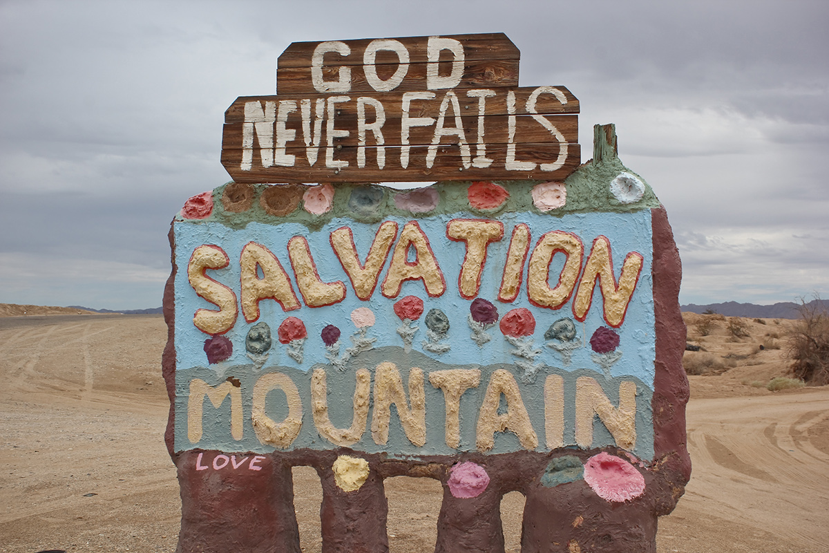photo photograph salvation mountain desert art DIY color material artist sculpture God life Love happy