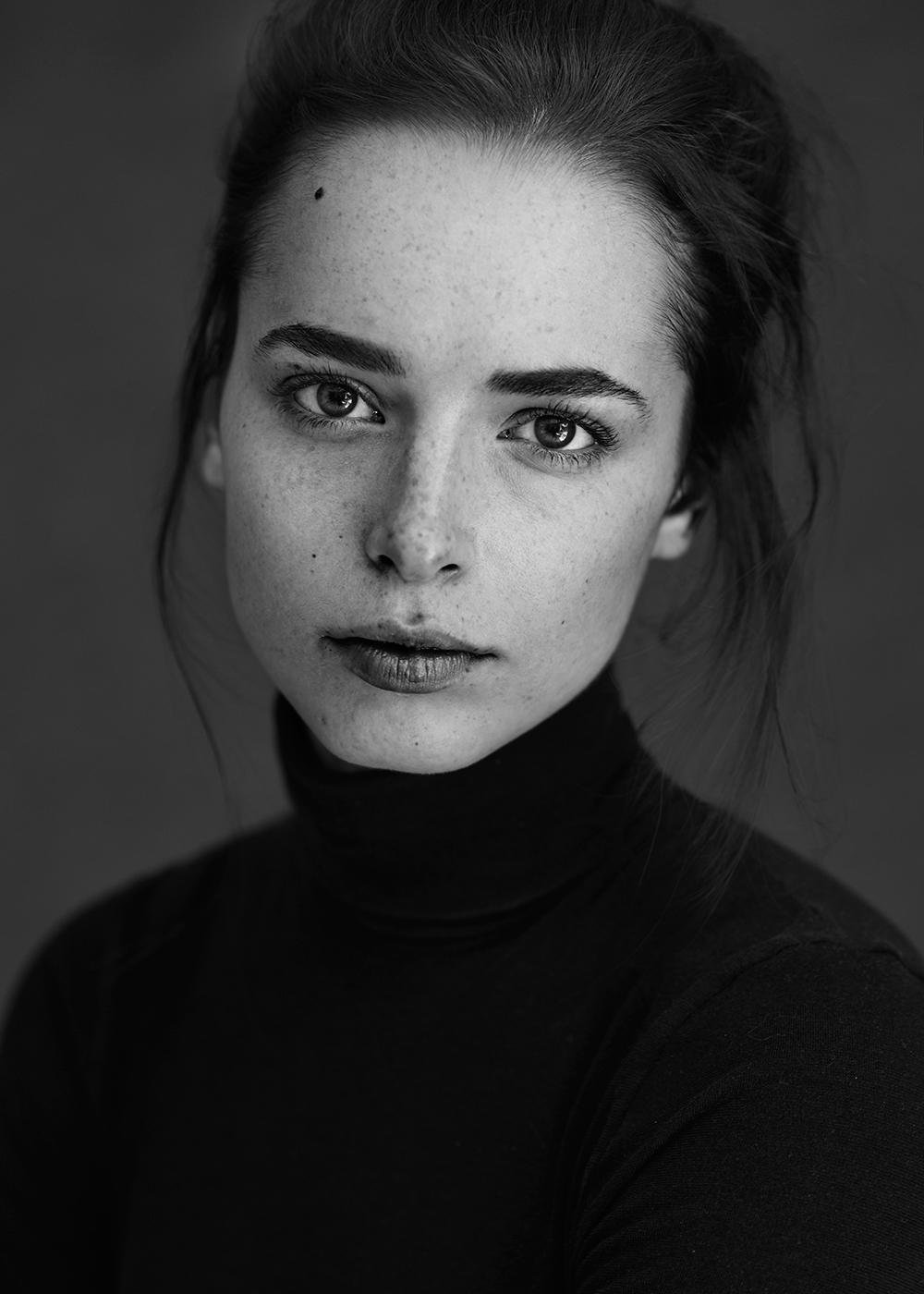 black and white natural simple no make up model test beauty portrait Polish Model made by milk freckles i love freckles