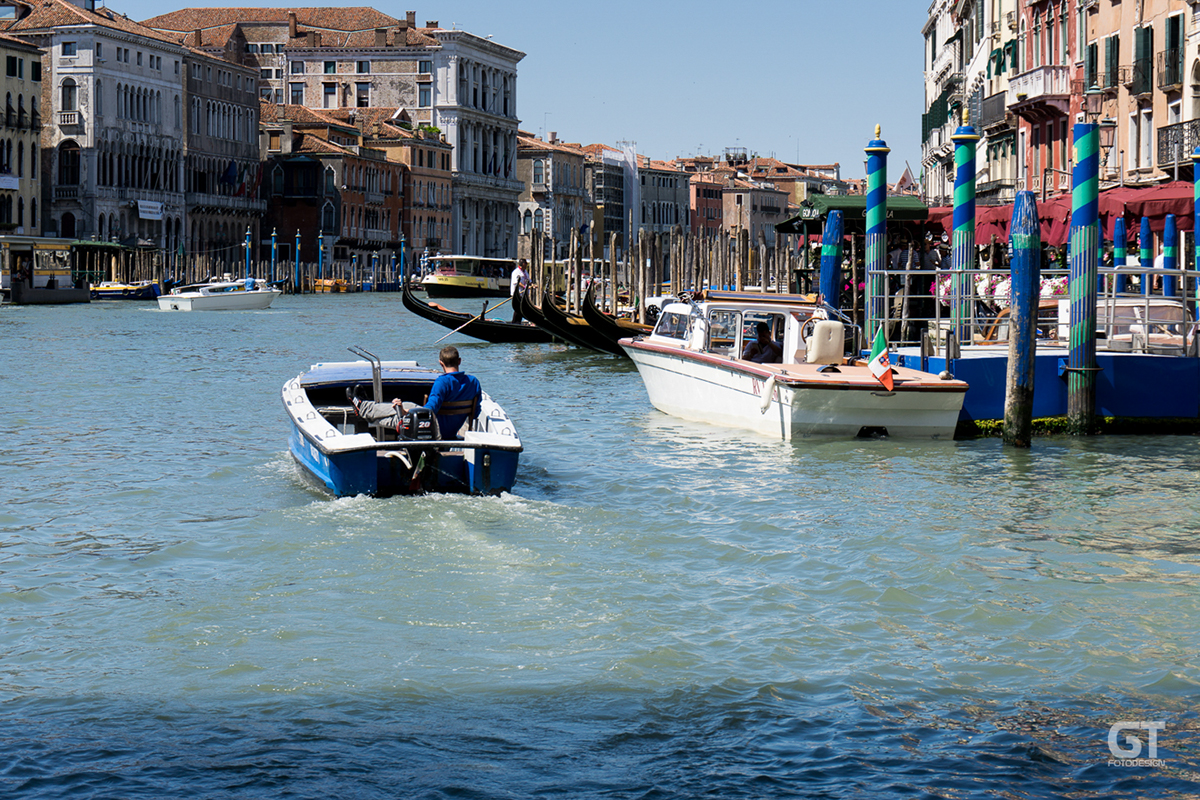 Italien Venedig lagune stadt sommer wasser Sonne Lagunenstadt Meer Boote kirche dom markusplatz