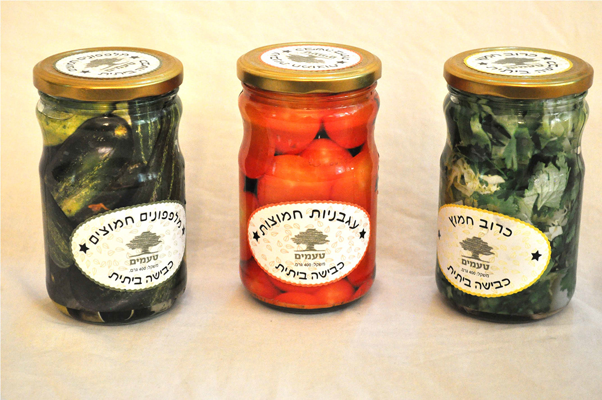 pickles packag design jars labels case
