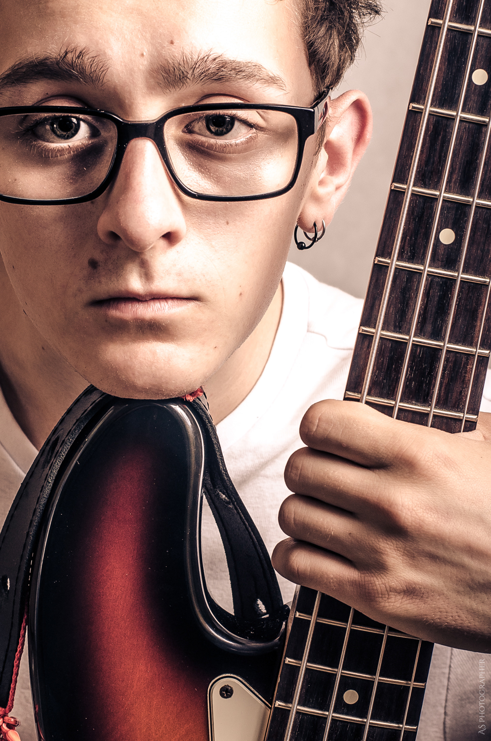 model man male portrait musician guitar glasses colour