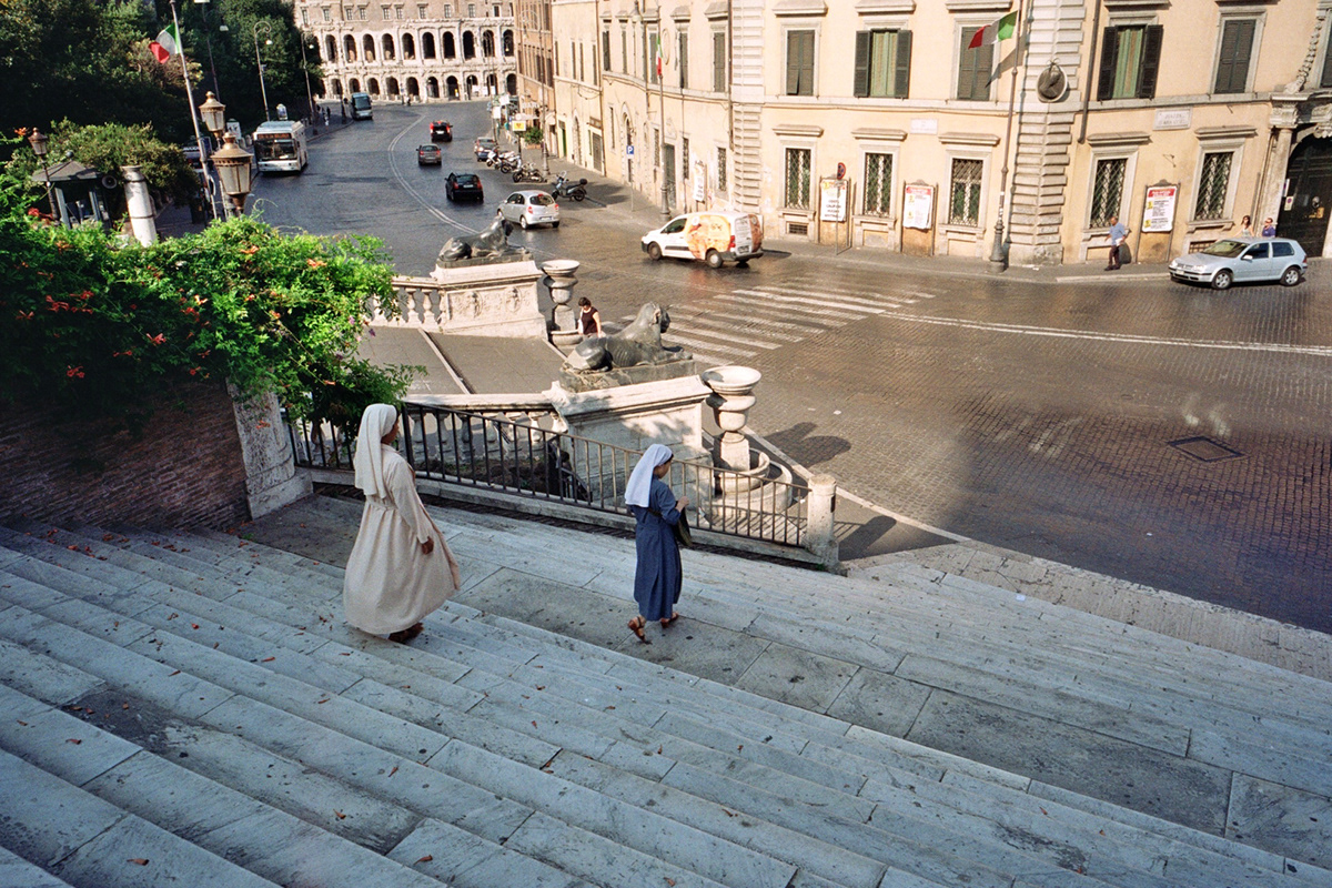 Street Analogue 35mm film photography ricoh Rome Travel colour alex jones