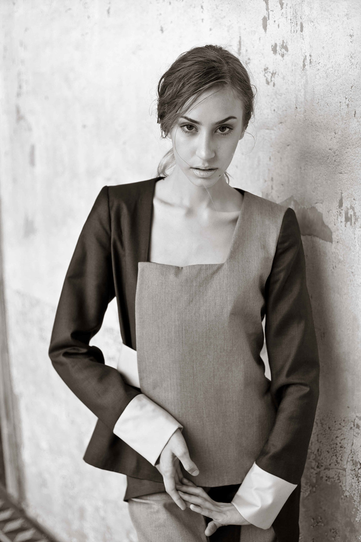 fotografia de moda brazilian fashion young designer woman black and white portrait