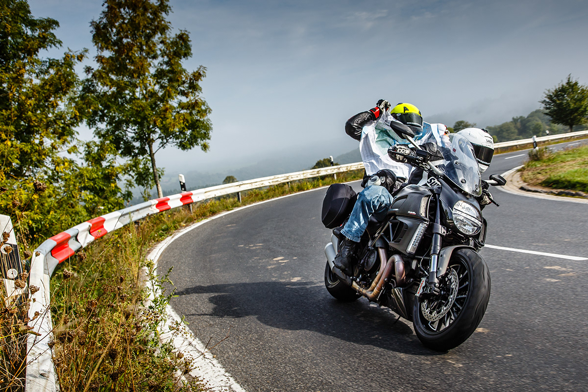 Yamaha FJR Honda VFR ducati diavel nürburgring Nordschleife touring motorcycle