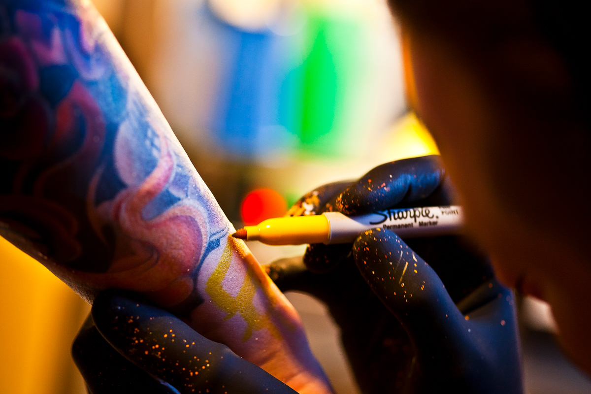 tattoo tattooing ink colour color bright ilustration design neon Needle macro close up detail