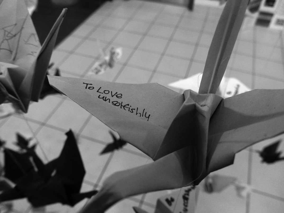 installation cranes origami  hanging black to white black White Orizuru team growth ideation abstract