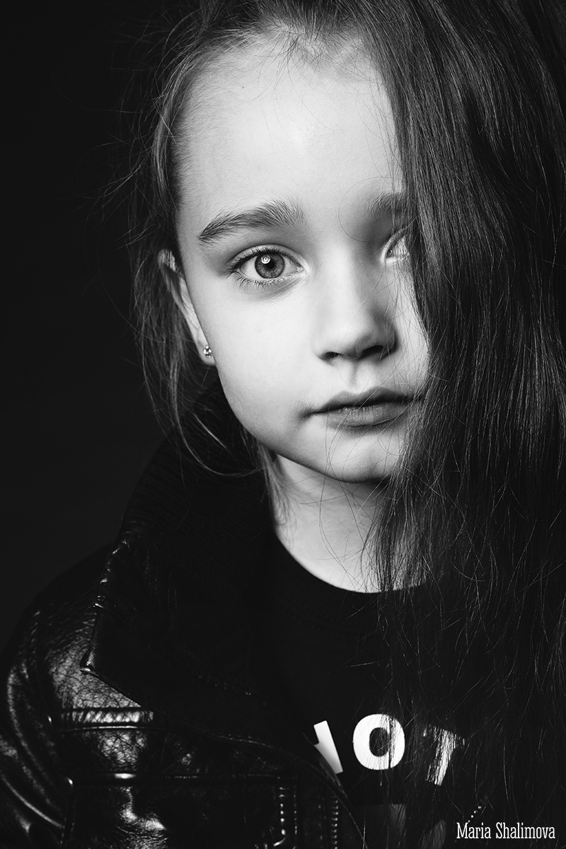 portrait kids child children rock photosession photoproject black and white red hot chilly pappers rhcp motorhead gans n roses emotion