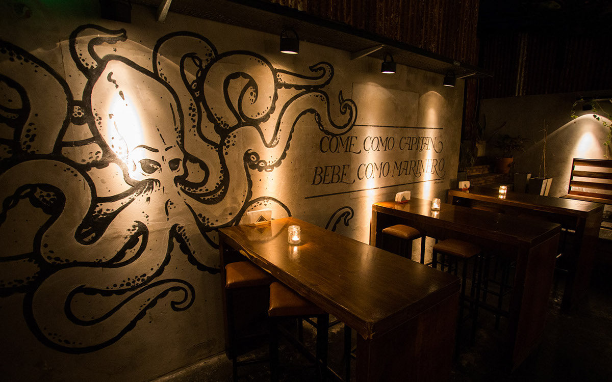 cocktails draw paint wall Mural octopus drinks skull ride motorcicle club bar mar del plata Matias Merlo bartender
