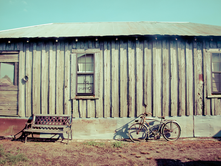 usa solitude loneliness desert decay walls emptiness