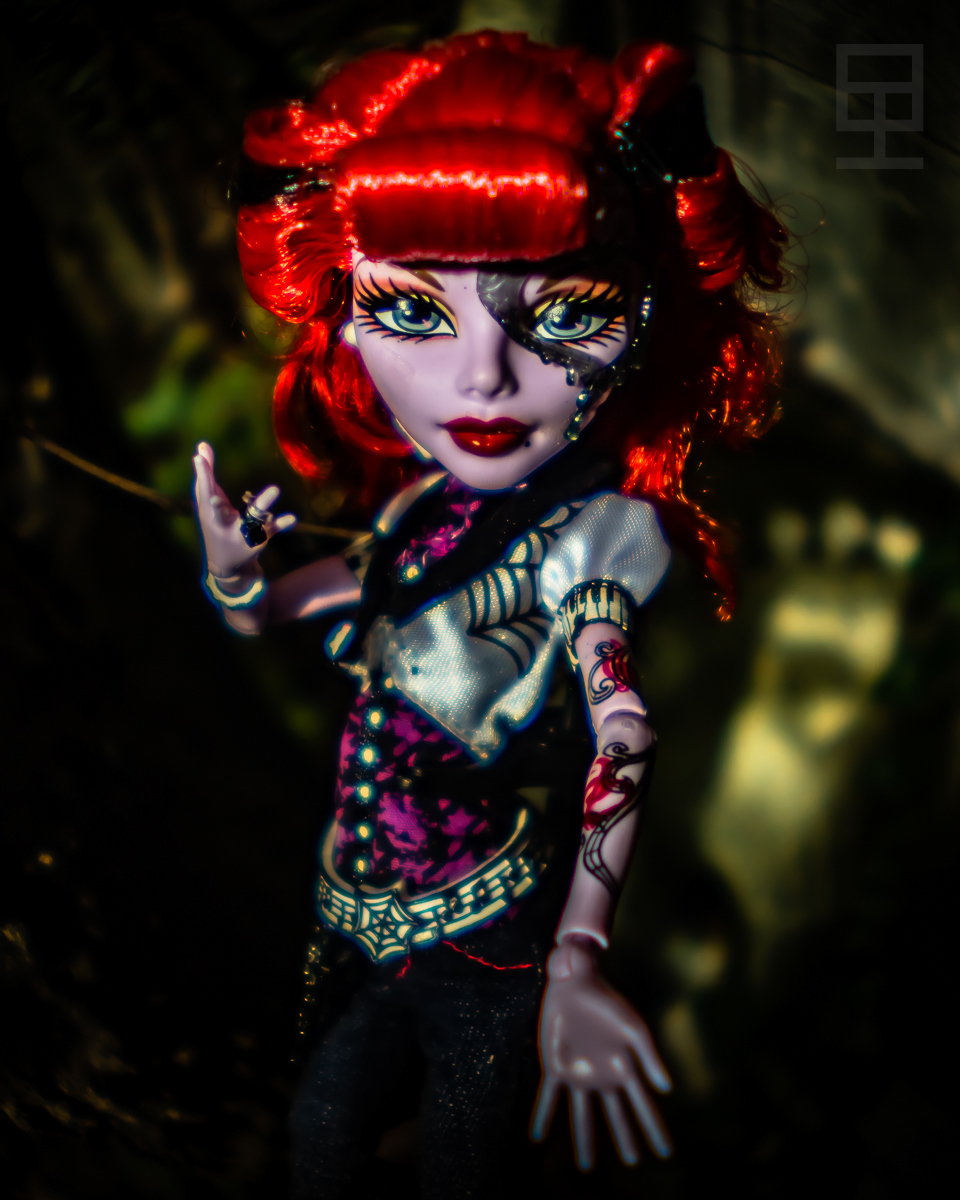 instant-gramm color noir filmnoir Film-noir color-noir dark goth dolls surreal Gaga-diva-doll