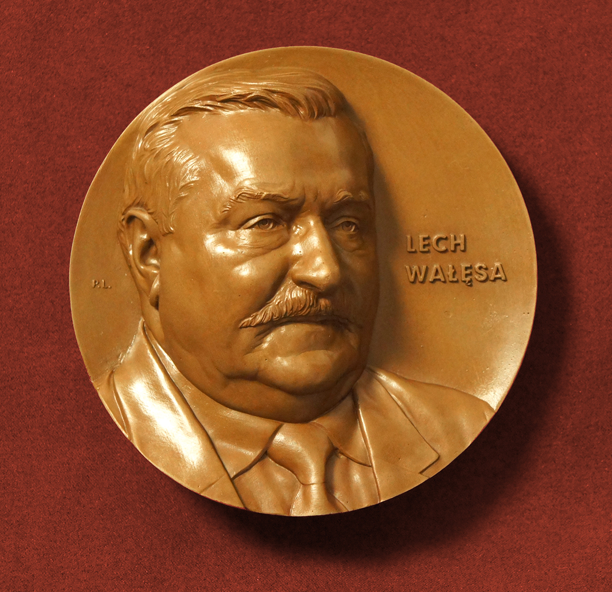 Piotr Lesniak Medal Lech Wałęsa Lech Walesa Portret rzeźba sculpture portrait illustratio ilustracja