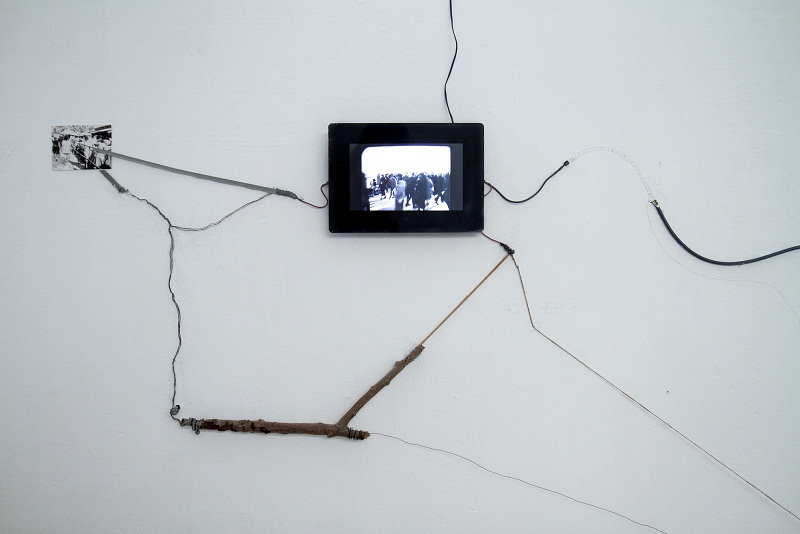 photo wall installation wood rope Cable wire nail yarn trash video video installation chain draw pencil