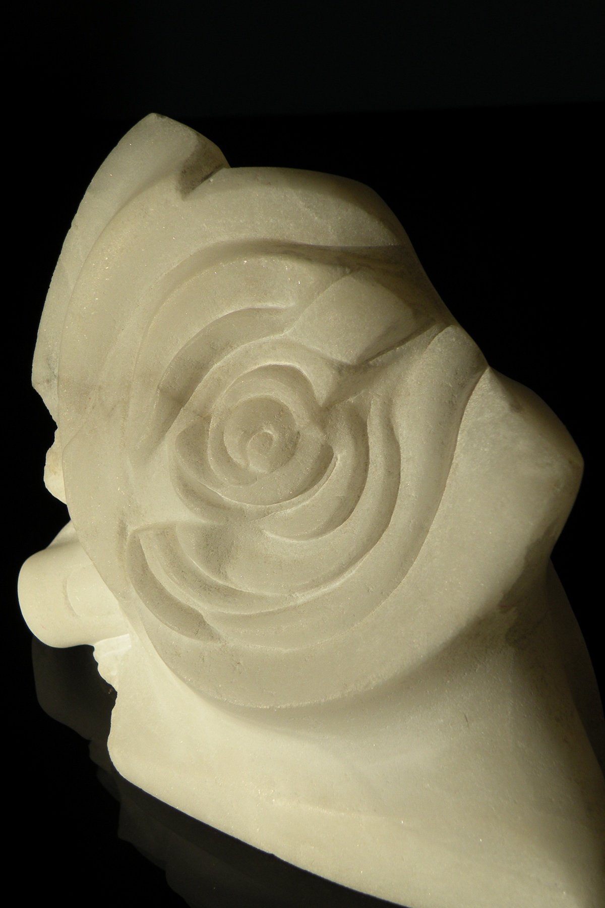 stone sculpture pierre Albâtre Alabaster rose White romantic romantique carving hand