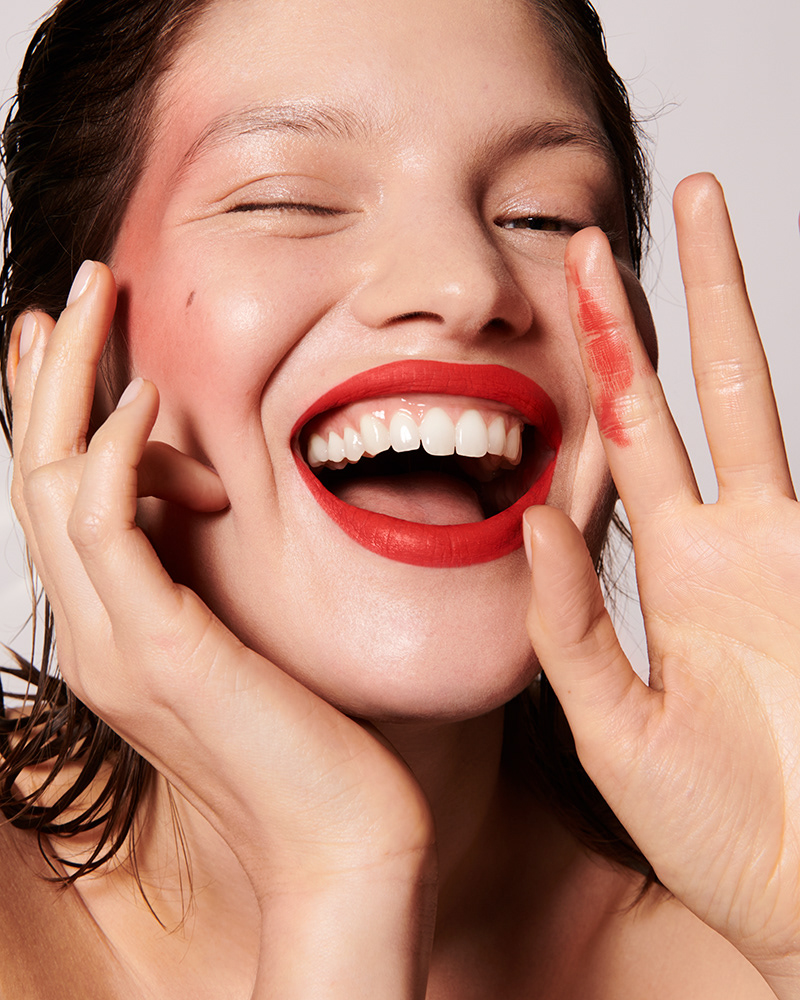 lipstick cosmetics retouch retouching  postproduction highendretouch editorial magazine flawless skin red makeup