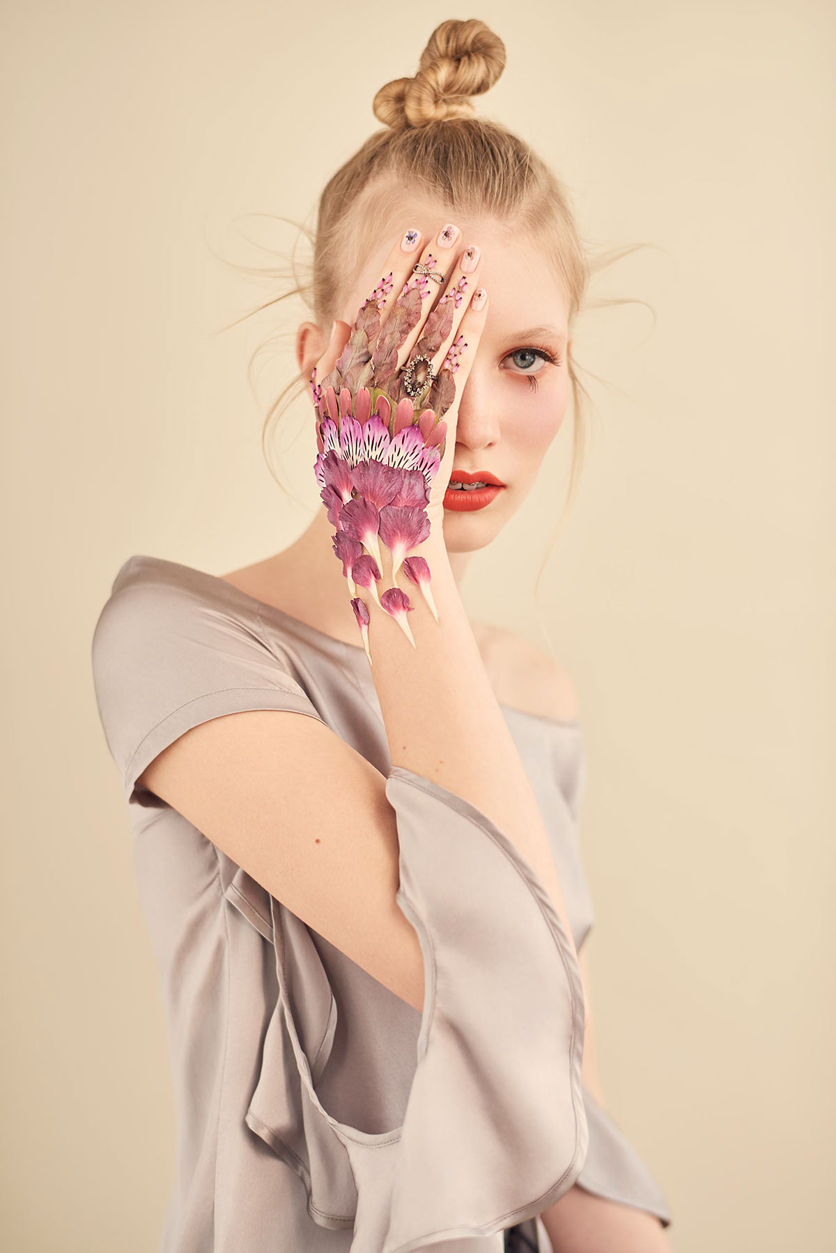 Model Girl Beauty Posing Hand Near Stock Photo 1152611225 | Shutterstock