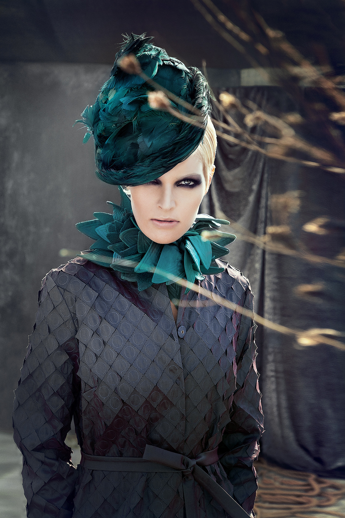designer autruche styliste makeup hair maquillage cheveux model creatif hat clothe Mode couture mannequin austruch