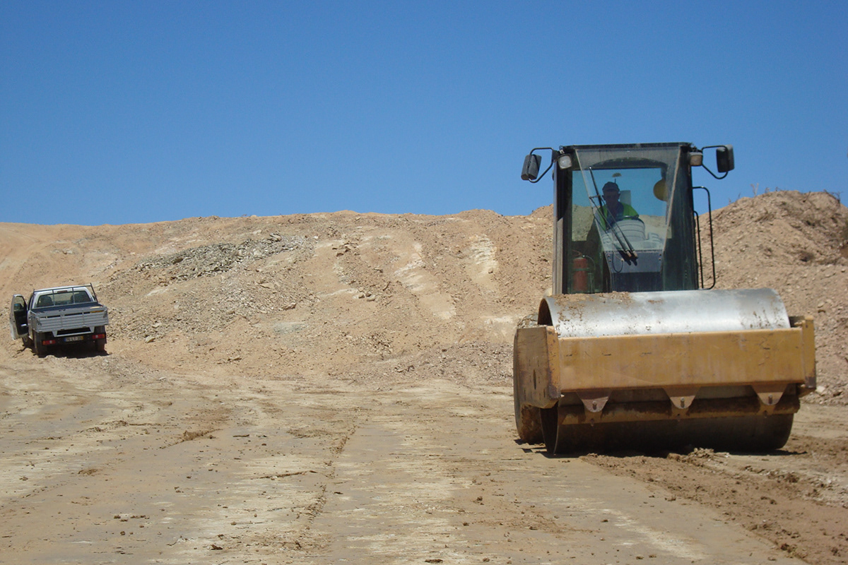 Soils highway earthworks equipments tests  in situ