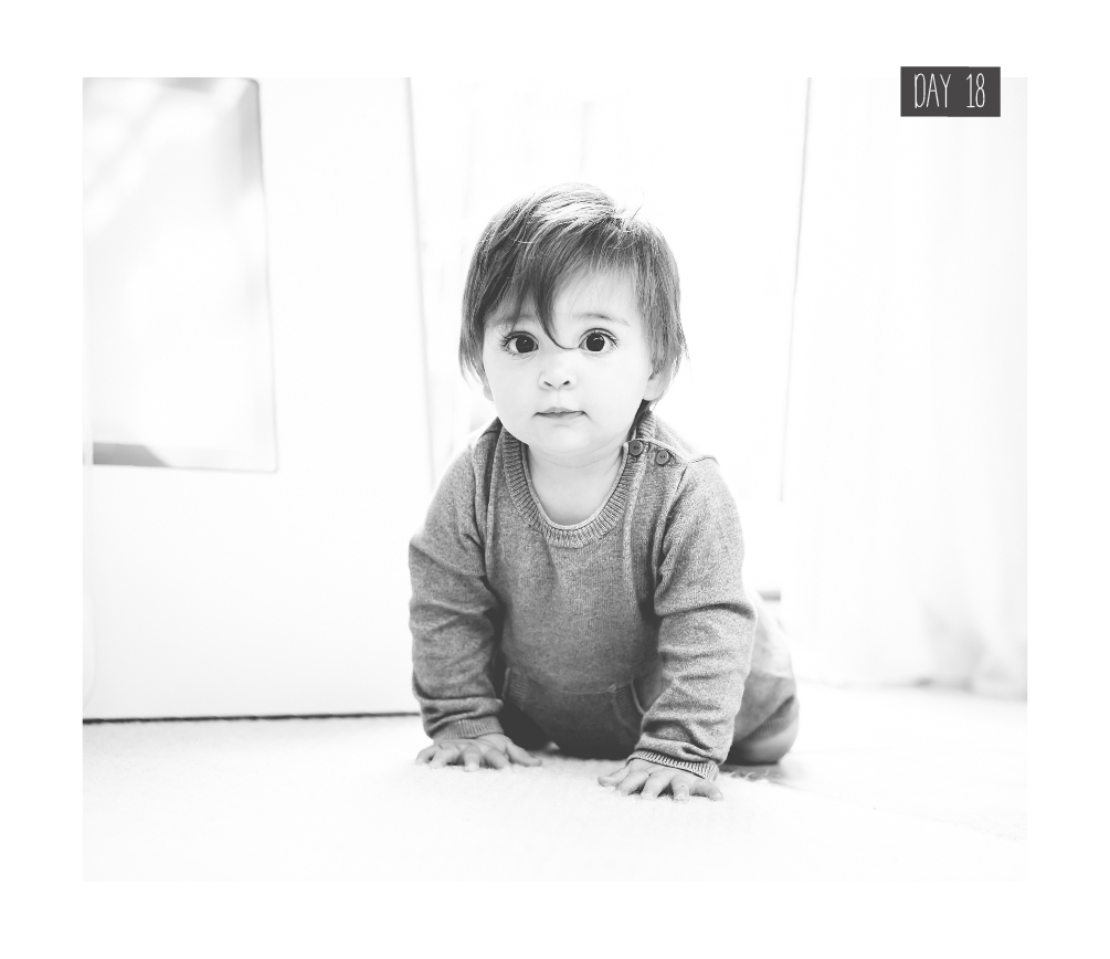 Photography Challenge baby photography Children's portraits black and white