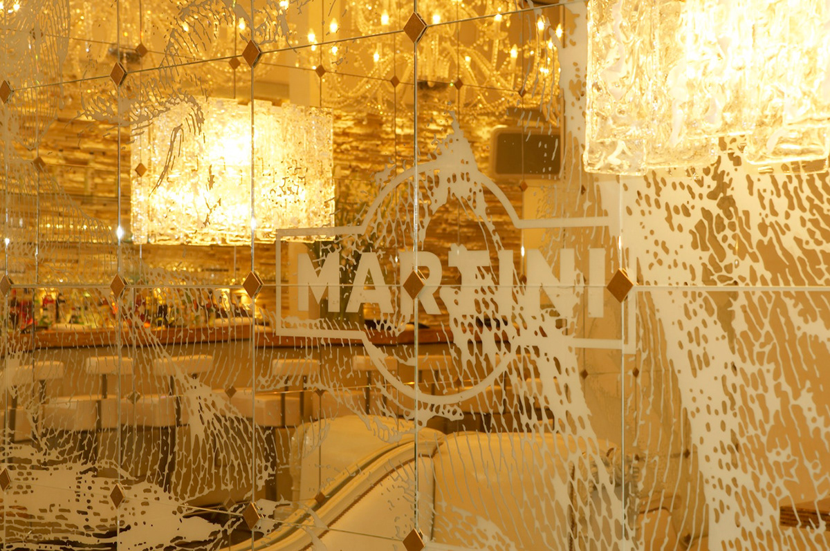 antwerp antwerpen Martini Verso bar design chic trendy durable light White beige comfortable baroque