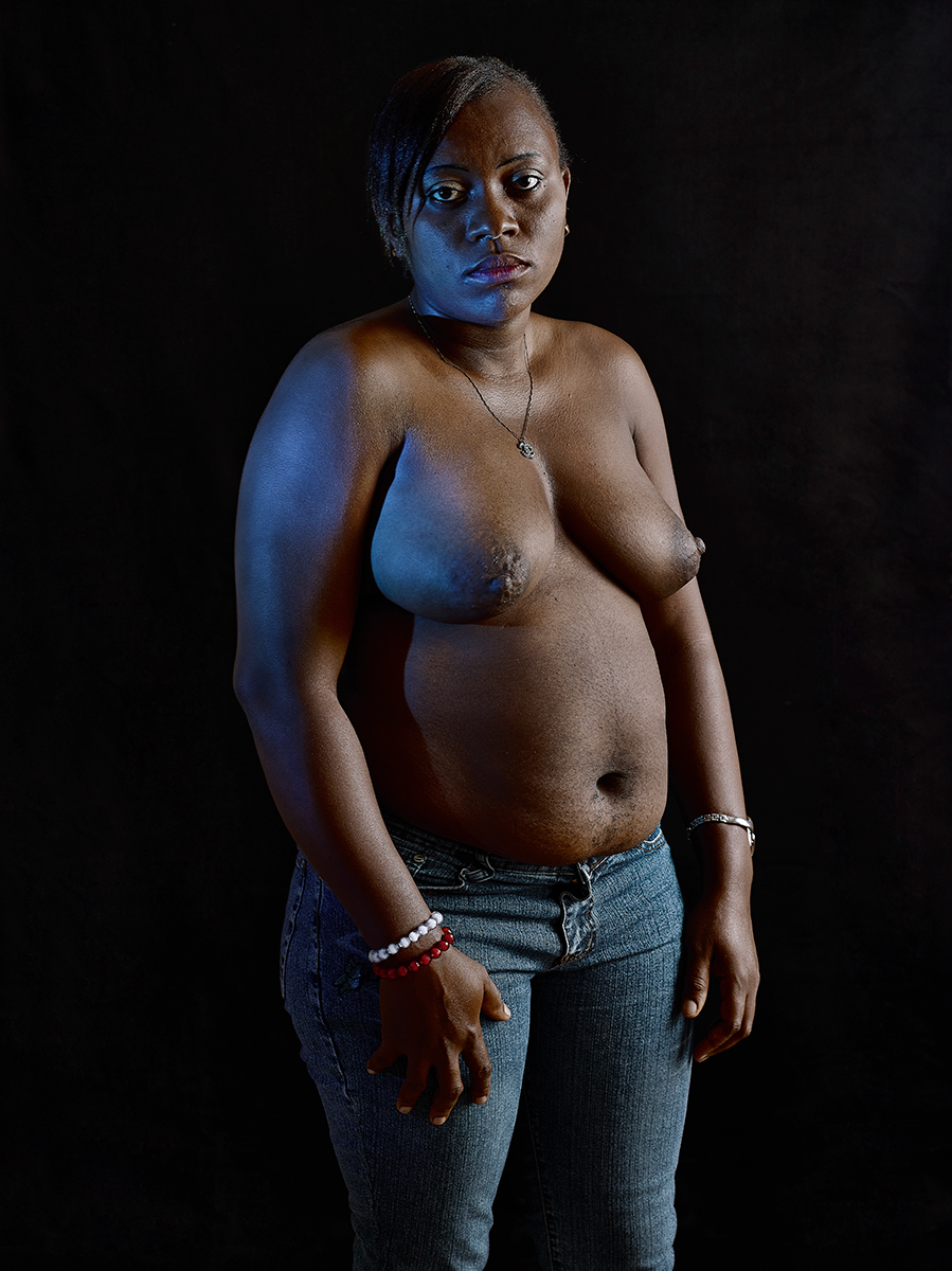 cameroun filles seins repasse Gildas Paré breast breast ironing féminité contrôle féminité female body control violence violence femme repassage douleur