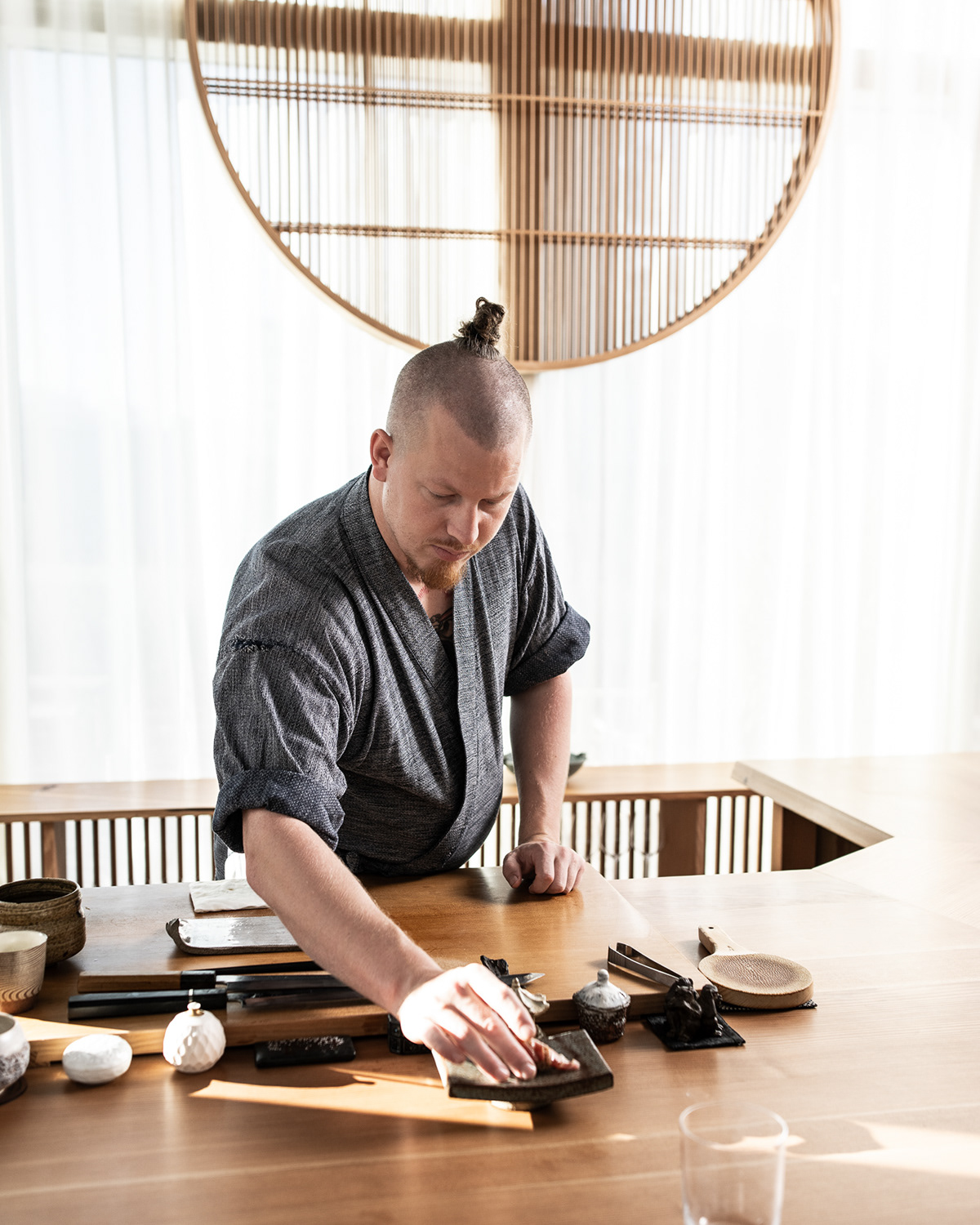 Working with Mads Battefeld from Sushi Anaba - Condé Nast Traveller Italy - photo Martin Kaufmann