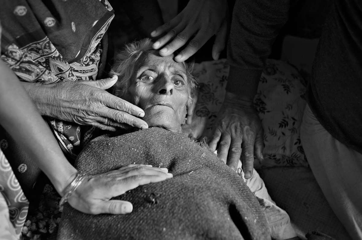 death  India  Varanasi family religion culture healing hands