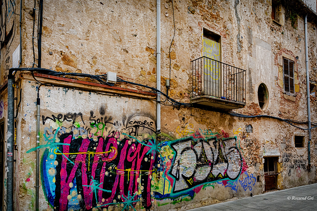 Graffiti Street church photo photoshop lightroom catalonia barcelona