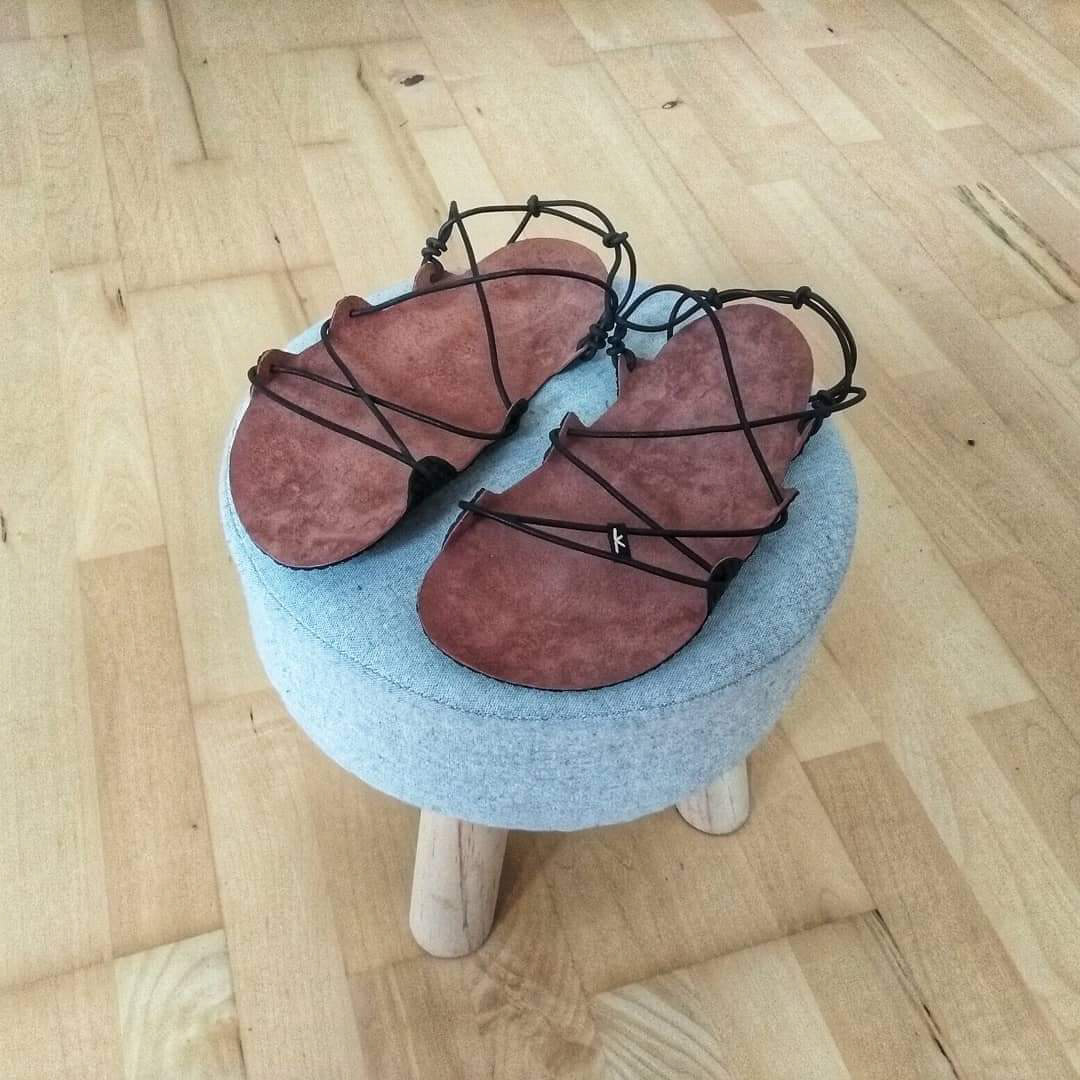 barefoot boty na míru celokožené sandále masáž chodidel ruční výroba obuvi