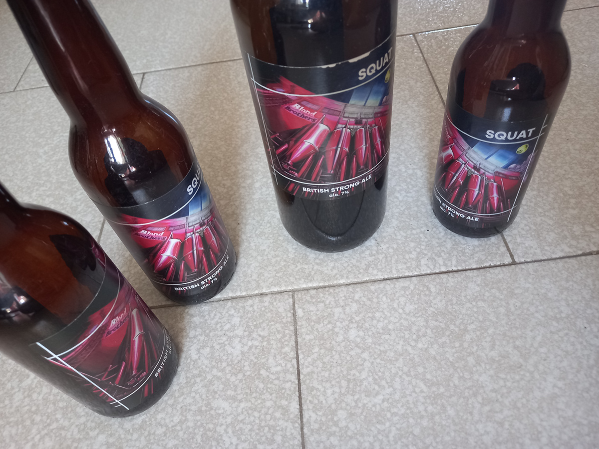 Pictures of the bottles with the printed label on, you can see the two sizes of the bottles. 