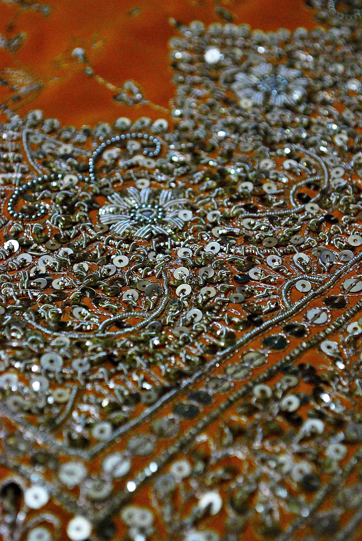 India zardozi handicraft heritage Embroidery Threads gold silver zari work Kolkata Sari Ethnic traditional culture mughal