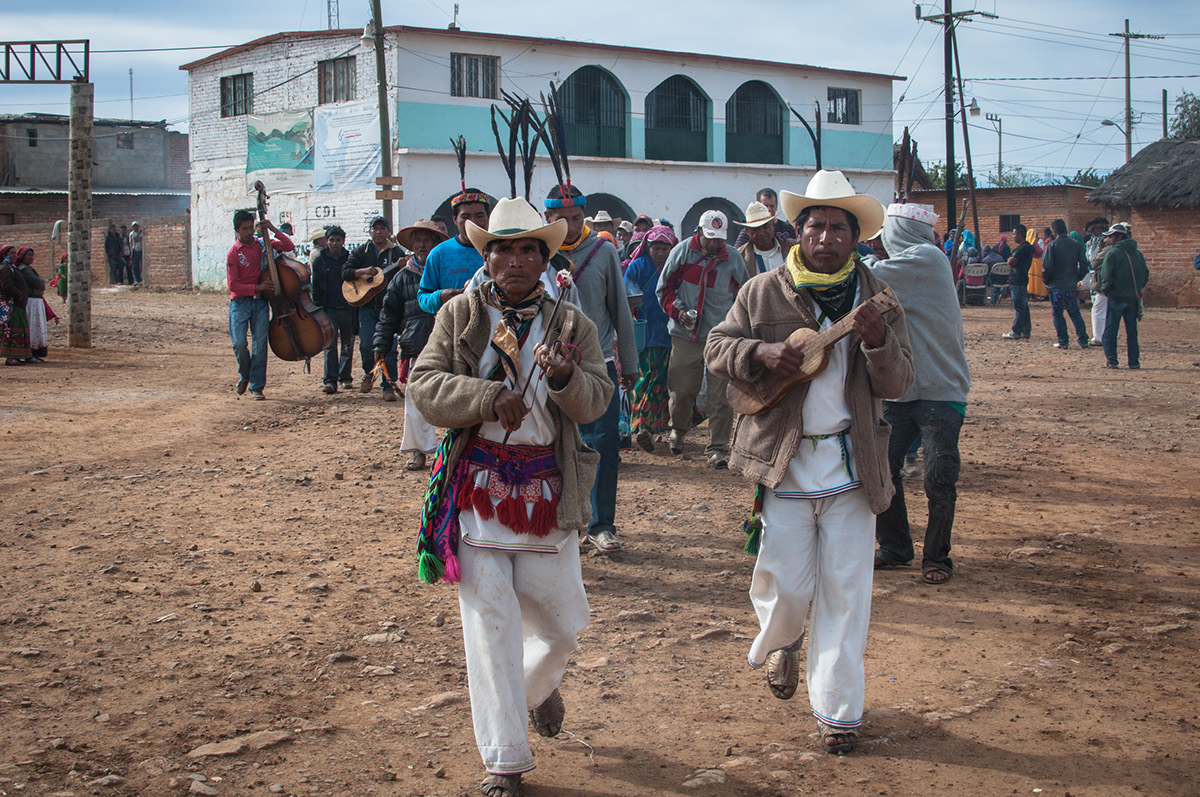 Huichol Wixarika cultura Indigenas Fotoperiodismo documental mexico landcape culture portraits Tradiciones Travel peyote Hikuri