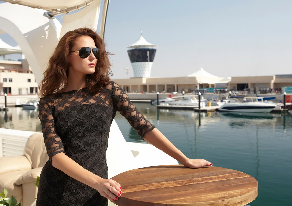 Elle Capitan Katya Kovtunovich yacht yas f1 Abu Dhabi UAE emirates sea marine