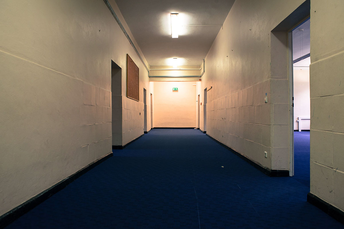 empty rooms Lonley