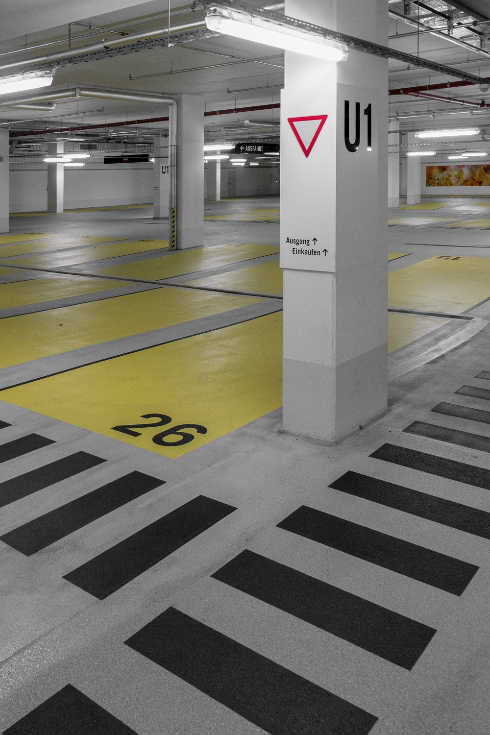 lines perspectice stripes yellow parking garage subterranean underground
