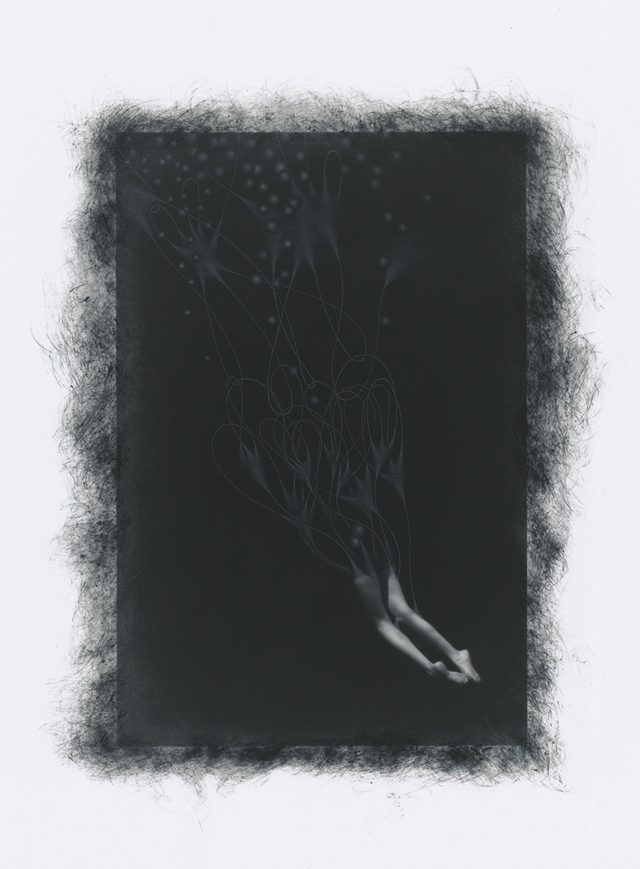 kazha imura photograph with pin scratching black and white self-portrait nude 井村一巴