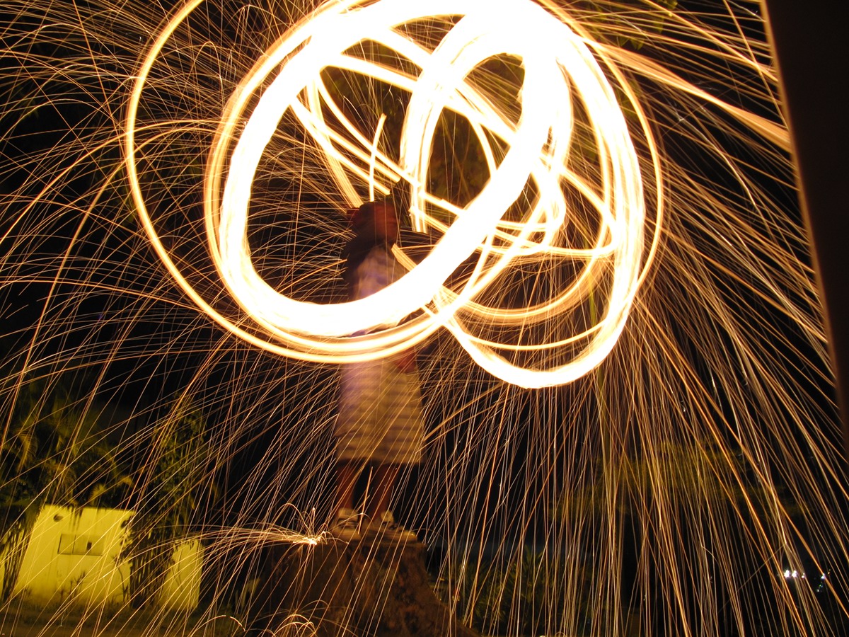 sparks lightpainting fire nightphotography steelwool caracas night paintingwithlight