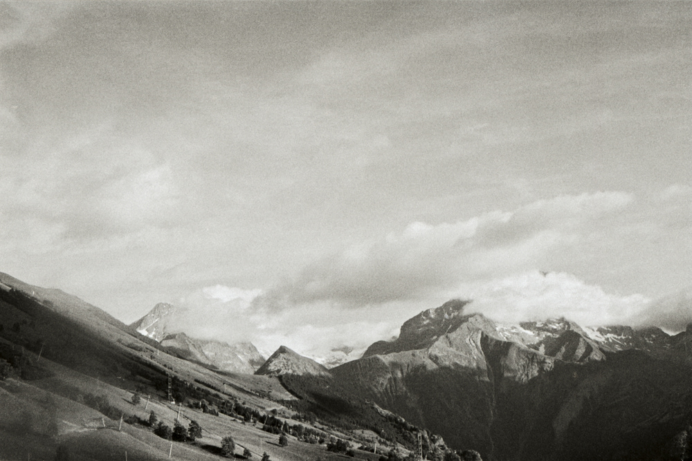 analog photography black and white mountains alps Kodak 400 TX Minolta SR'T101 landsape
