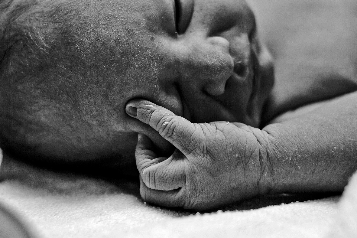 baby  birth infant  child  portrait  BlackAndWhite reportage