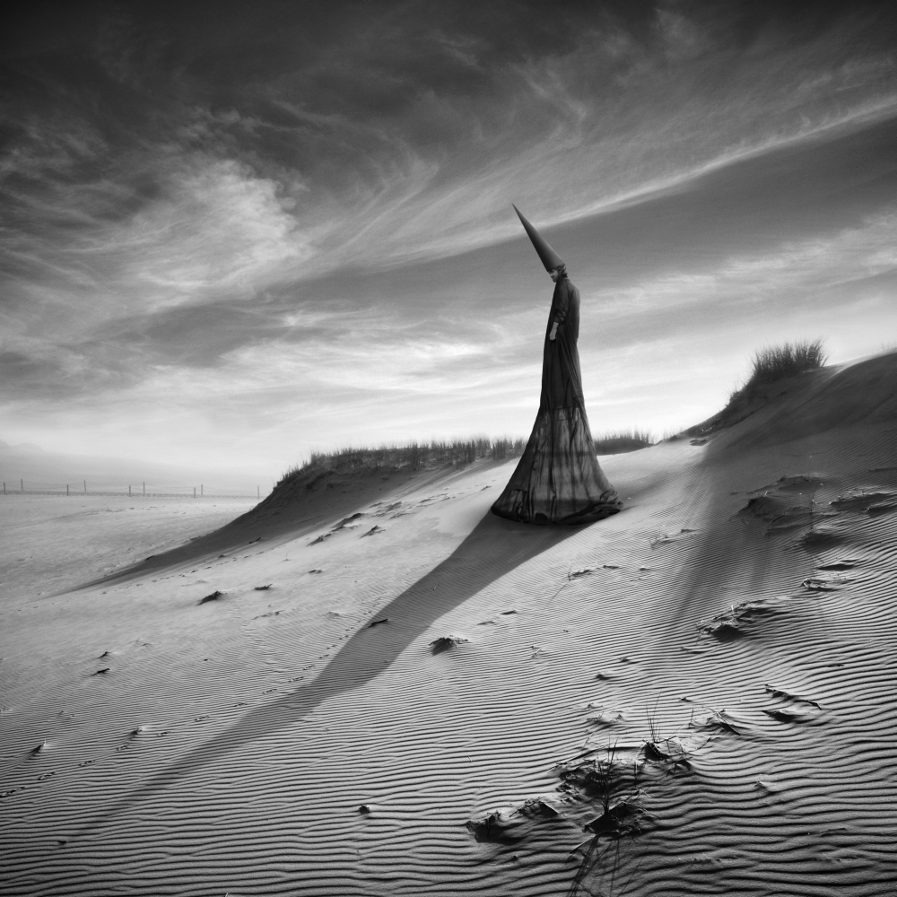 Stilts  square  klimas  kwadrart  Black  white  surreal  Desert  dunes  sand  light  shadow  PHOTOMANIPULATION