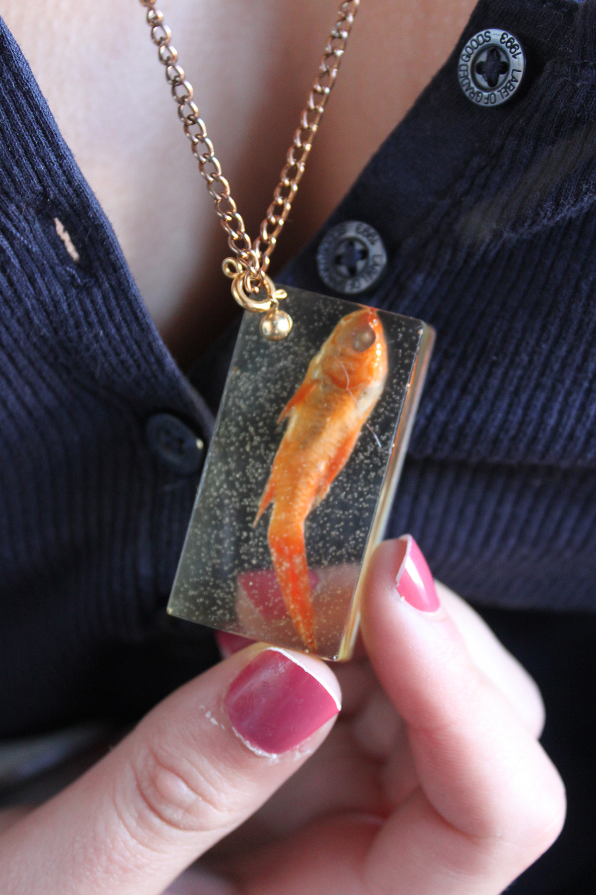 #pendentif   #necklace   #poissonrouge   #goldfish   #death   #pet   #pendant   #Bart Jansen   #bartjansen   #jansen  #annette messager 