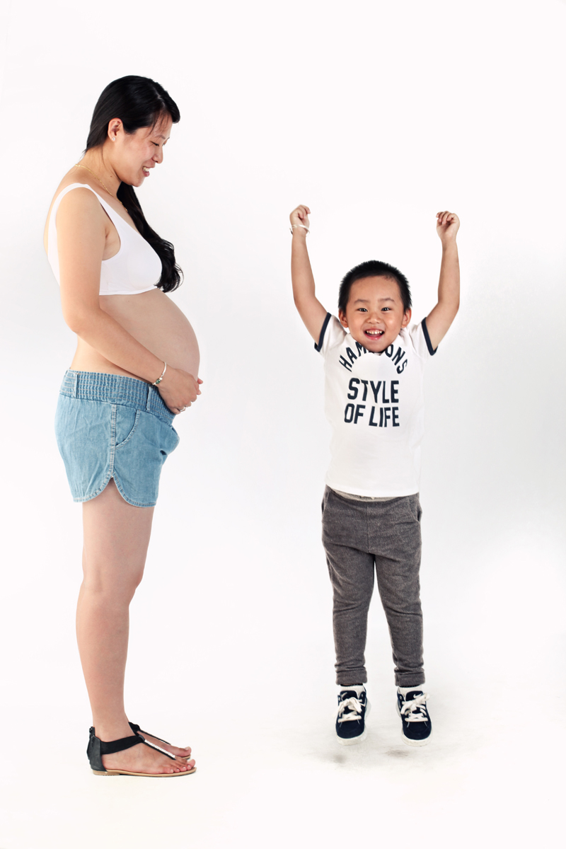 chinese china child couple pregnancy 8months kisses